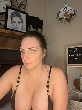Snapshot of taylorsunshine chatting on July 18, 2026, 7:39 pm taylorsunshine online show from July 18, 2026, 7:39 pm