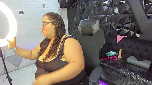 AbbyRogers1 online show from April 7, 2026, 4:24 am