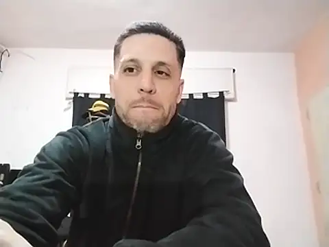 Snapshot of elcapitanromeo chatting on May 10, 2026, 3:33 am elcapitanromeo online show from May 10, 2026, 3:33 am