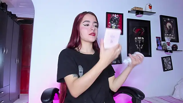Snapshot of Red_DollX chatting on May 26, 2026, 5:20 pm Red DollX online show from May 26, 2026, 5:20 pm