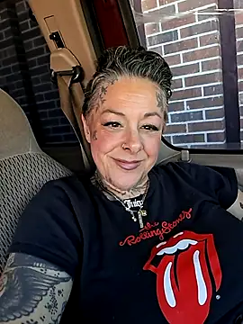 Snapshot of Kitty_bang chatting on June 2, 2026, 7:27 pm Kitty bang online show from June 2, 2026, 7:27 pm