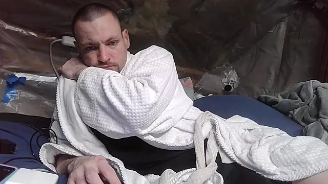 JRNBLU44 online show from April 25, 2026, 3:42 pm