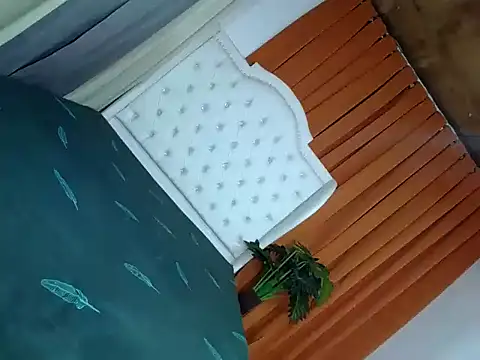 bigcock rhiana online show from April 21, 2026, 5:17 pm