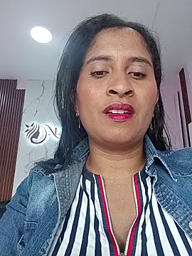 Snapshot of SofiaMendez1_ chatting on May 25, 2026, 3:29 pm SofiaMendez1 online show from May 25, 2026, 3:29 pm