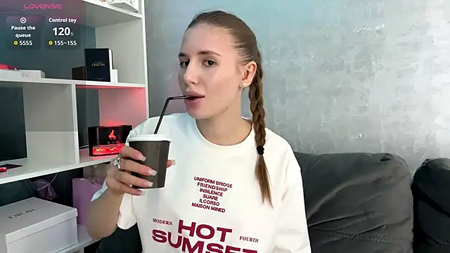 PollyRysh online show from April 6, 2026, 3:35 pm