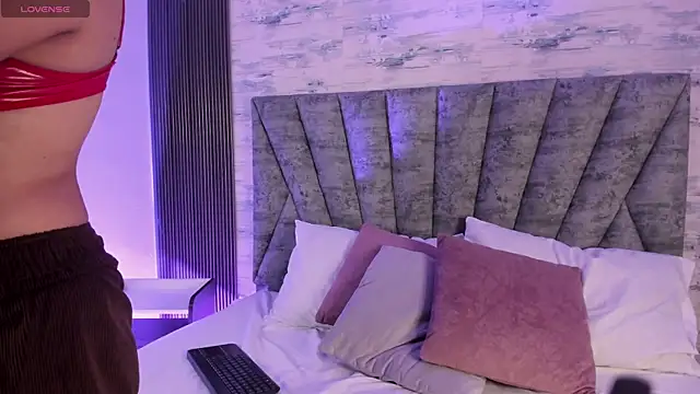 Shashadeluxe online show from April 3, 2026, 3:04 am