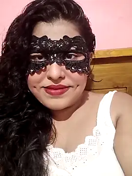 Maskedcurves online show from April 8, 2026, 5:18 am