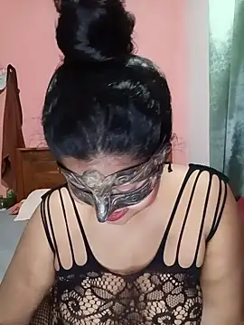 Snapshot of Maskedcurves chatting on June 10, 2026, 8:24 am Maskedcurves online show from June 10, 2026, 8:24 am