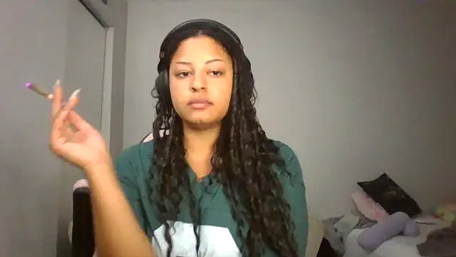 Snapshot of madzbailey chatting on July 14, 2026, 2:05 am madzbailey online show from July 14, 2026, 2:05 am