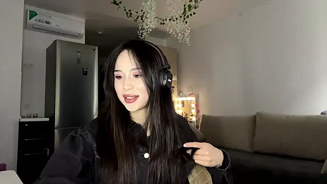 Elizabetswan online show from April 14, 2026, 11:49 am