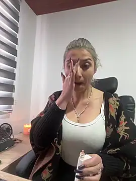 Snapshot of Isabella_varella- chatting on June 5, 2026, 12:33 pm Isabella varella- online show from June 5, 2026, 12:33 pm