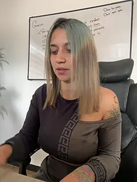 Snapshot of Isabella_varella- chatting on July 21, 2026, 12:51 pm Isabella varella- online show from July 21, 2026, 12:51 pm
