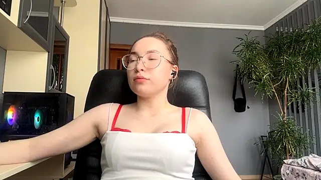 Milaissocute online show from April 23, 2026, 11:20 am