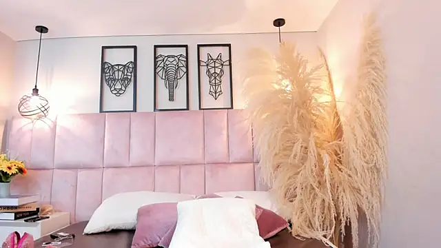 Vaithiare stone online show from April 5, 2026, 12:13 pm