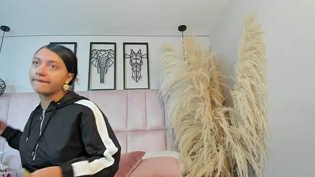 Vaithiare stone online show from April 6, 2026, 12:17 pm