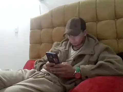 Snapshot of manulito260 chatting on July 5, 2026, 12:39 am manulito260 online show from July 5, 2026, 12:39 am