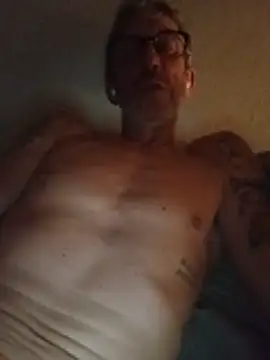 Snapshot of chris-sbh11 chatting on June 18, 2026, 4:02 am chris-sbh11 online show from June 18, 2026, 4:02 am