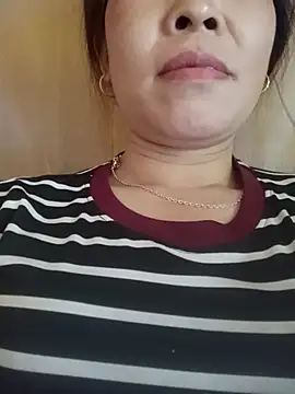 Snapshot of -Luni- chatting on May 2, 2026, 7:13 am -Luni- online show from May 2, 2026, 7:13 am