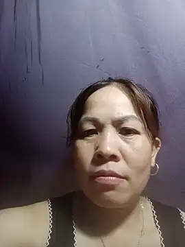 Snapshot of -Luni- chatting on May 19, 2026, 10:43 am -Luni- online show from May 19, 2026, 10:43 am