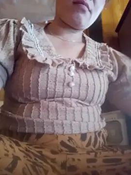 Snapshot of -Luni- chatting on June 15, 2026, 6:48 am -Luni- online show from June 15, 2026, 6:48 am