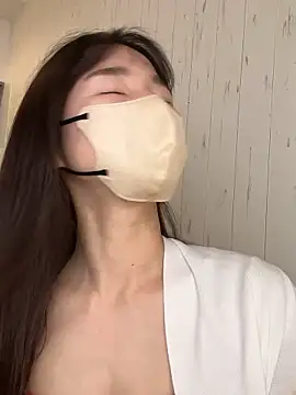 Hinako 0012 online show from April 10, 2026, 1:22 am