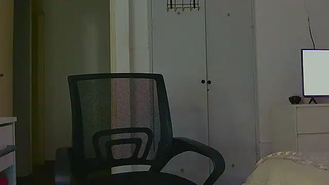 petitebelu online show from July 28, 2026, 8:52 pm