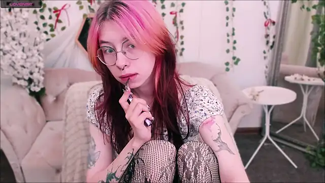 Alice Nyx online show from June 11, 2026, 8:40 pm