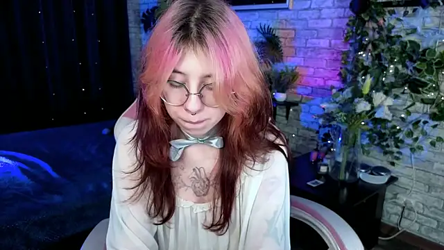 Alice Nyx online show from July 4, 2026, 8:37 pm