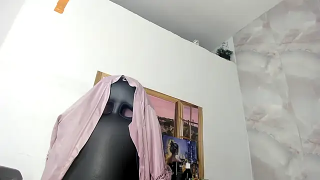 EllyBloom online show from July 16, 2026, 1:28 pm