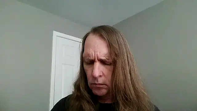 Snapshot of Magnus_Luv chatting on May 27, 2026, 2:03 pm Magnus Luv online show from May 27, 2026, 2:03 pm