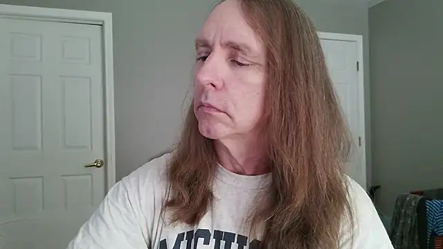 Snapshot of Magnus_Luv chatting on July 15, 2026, 12:21 pm Magnus Luv online show from July 15, 2026, 12:21 pm
