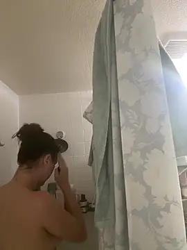 BratTezz online show from April 6, 2026, 11:38 pm