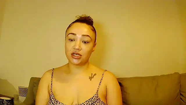 Snapshot of Theone_T chatting on April 27, 2026, 6:33 am Theone T online show from April 27, 2026, 6:33 am