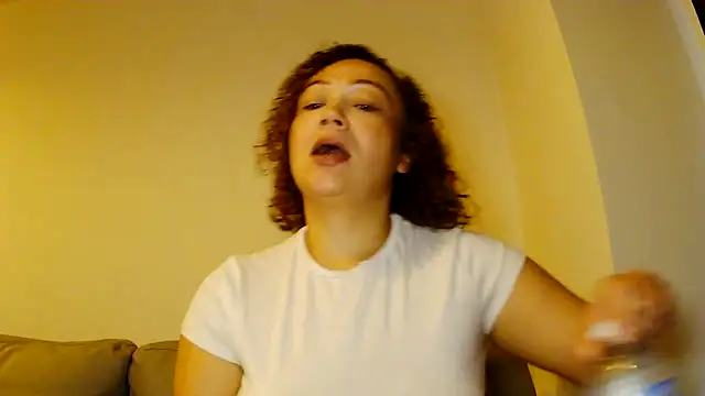 Snapshot of Theone_T chatting on May 25, 2026, 12:44 pm Theone T online show from May 25, 2026, 12:44 pm