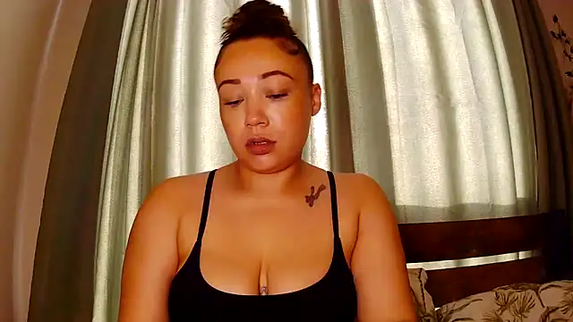 Snapshot of Theone_T chatting on June 19, 2026, 6:18 am Theone T online show from June 19, 2026, 6:18 am