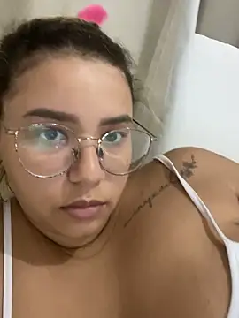 gabyzinha2030 online show from April 5, 2026, 4:48 pm