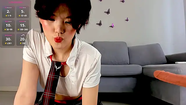 linmilena online show from April 19, 2026, 3:17 am