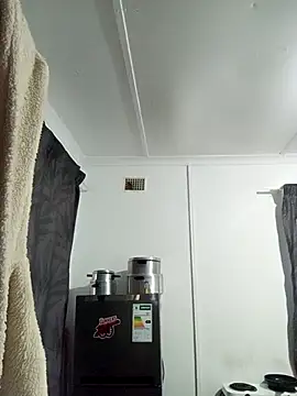 SunKissedDoll online show from April 17, 2026, 4:37 am