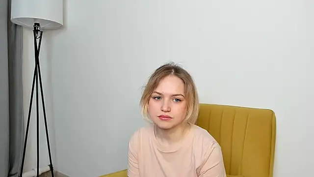 Snapshot of RoxieKaus chatting on April 6, 2026, 7:31 am RoxieKaus online show from April 6, 2026, 7:31 am