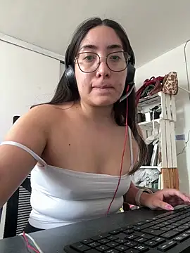 vampiralatina online show from April 27, 2026, 7:12 pm
