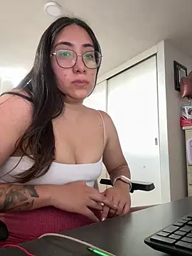 Snapshot of vampiralatina chatting on May 25, 2026, 5:41 pm vampiralatina online show from May 25, 2026, 5:41 pm