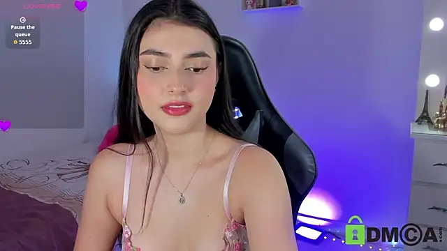 esmeralda le online show from June 14, 2026, 12:18 pm