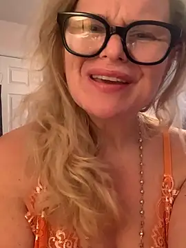 Snapshot of Love_Lee_xo chatting on July 7, 2026, 11:03 am Love Lee xo online show from July 7, 2026, 11:03 am