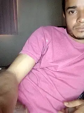 Snapshot of LuisLatinboyy chatting on April 18, 2026, 8:42 pm LuisLatinboyy online show from April 18, 2026, 8:42 pm
