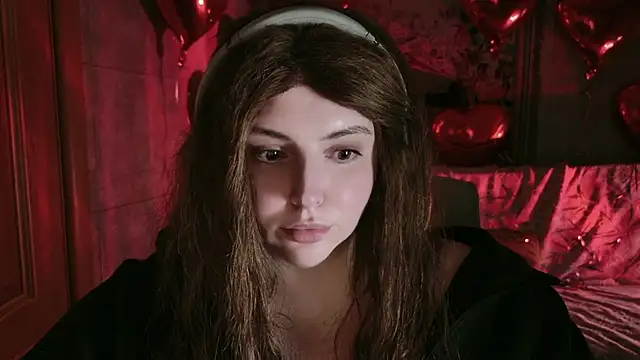 Snapshot of ArtLuna chatting on April 5, 2026, 10:40 pm ArtLuna online show from April 5, 2026, 10:40 pm