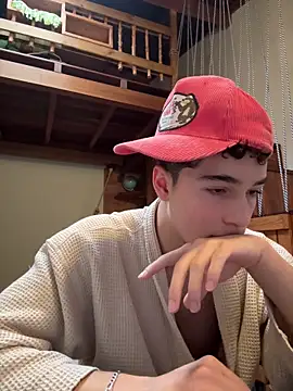 Stclkha online show from April 5, 2026, 10:29 pm