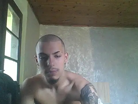 Snapshot of robertmrn112 chatting on June 12, 2026, 1:21 pm robertmrn112 online show from June 12, 2026, 1:21 pm