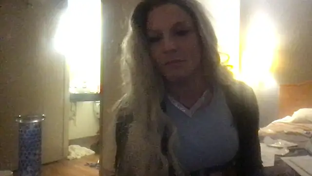 GypsiiCornel online show from April 12, 2026, 10:31 am