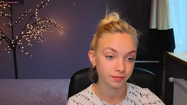 SonnySofia online show from May 27, 2026, 5:37 am
