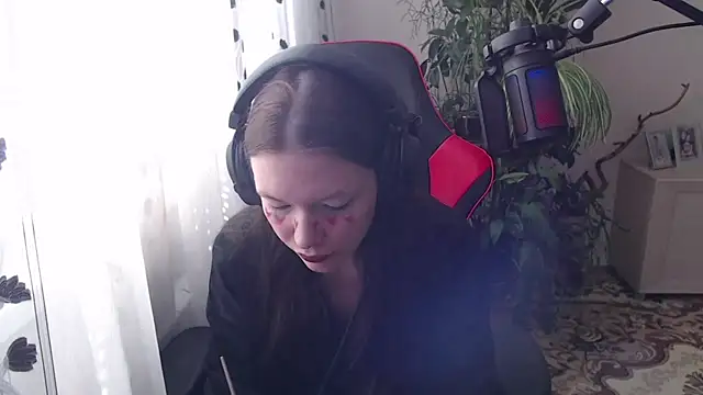 PunyKnee online show from April 7, 2026, 10:05 am